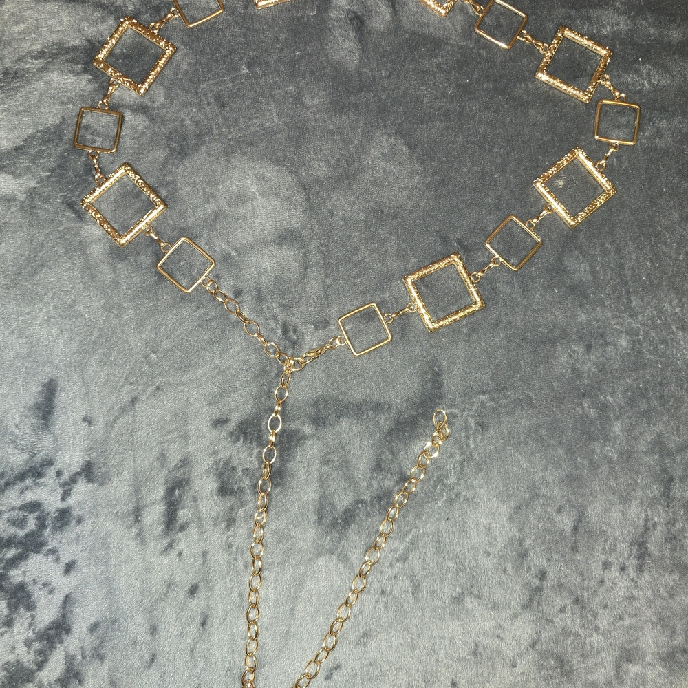 Elegant Gold Geometric Necklace